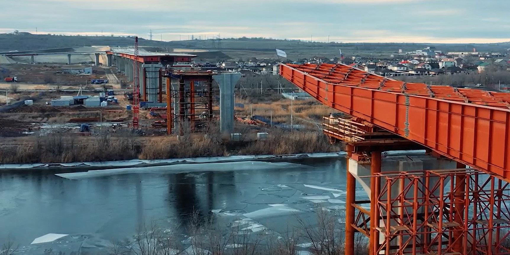 Надвижка моста через Волго-Донской судоходный канал имени В. И. Ленина в Волгоградской области