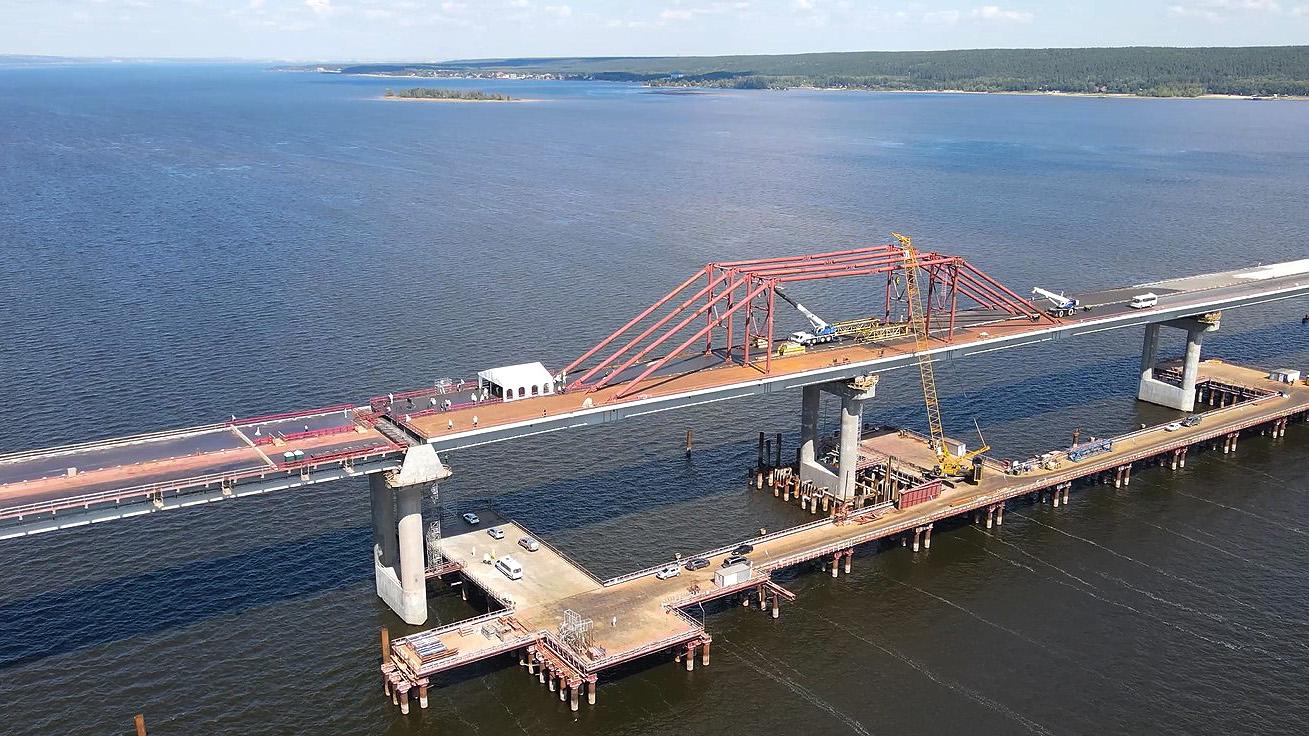 Замыкание руслового пролётного строения моста через Волгу в составе автодороги М-12 Татарстан